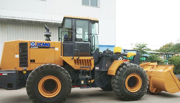 The xcmg wheel loader is ready to start at the Chinese factory.