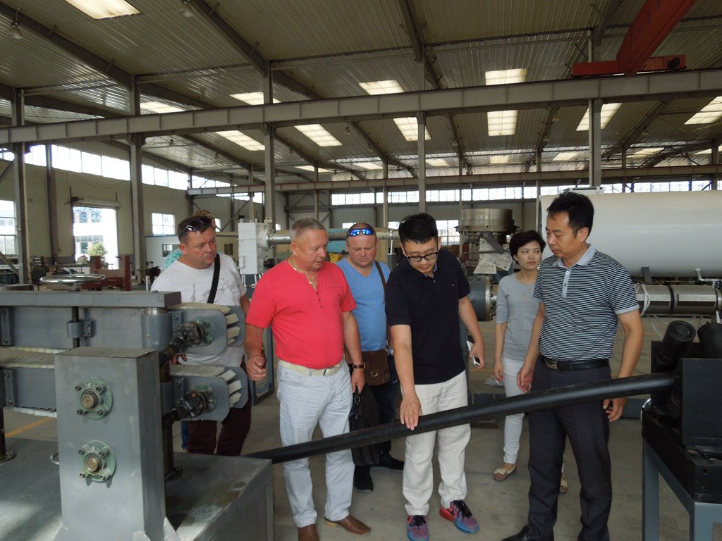 Felexible PU foaming insulation pipe extrusion line